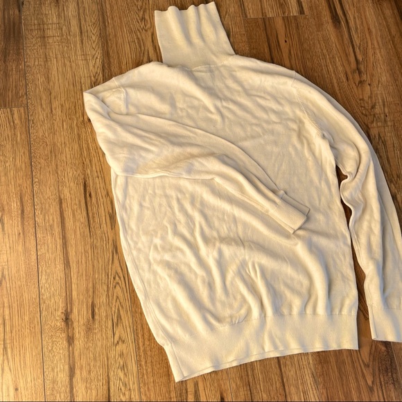 Turtle neck - Picture 2 of 3